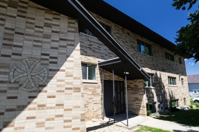 Foto del edificio - $1,450 / 2br - 560ft2 - RENOVATED 2BD, 1BA...