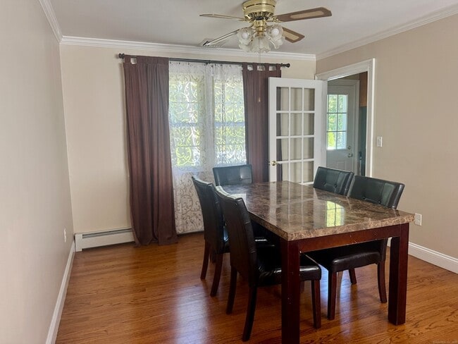 Foto del edificio - 317 Weeping Willow Ln