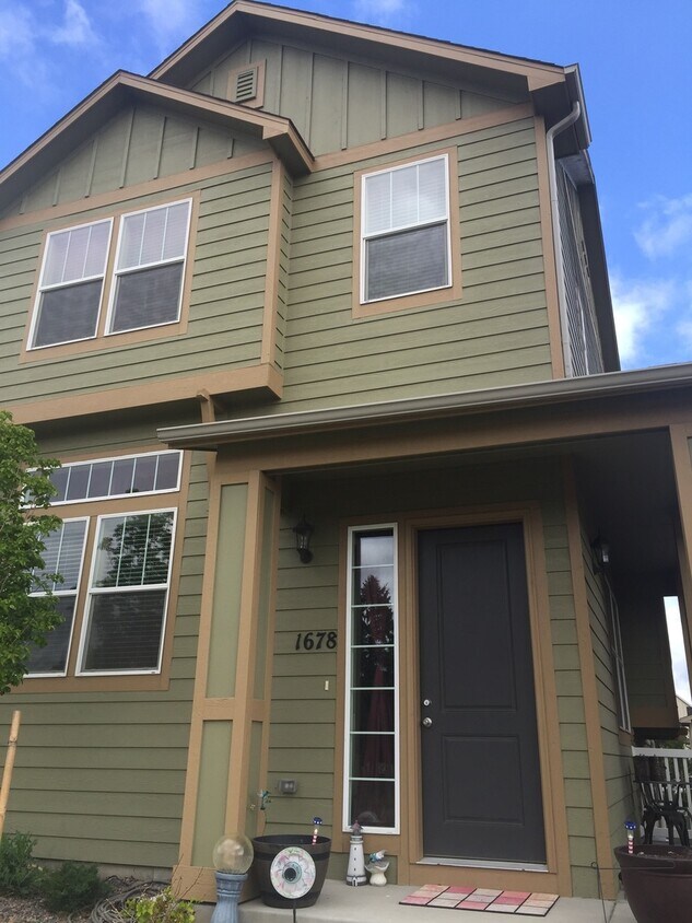 Primary Photo - Start Your Summer off Right with Space in ...