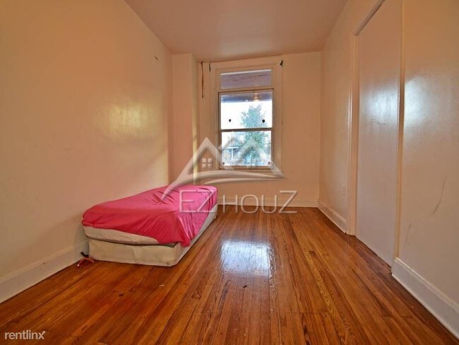 Building Photo - 4 br, 2 bath Apartment - 2726 The Alameda