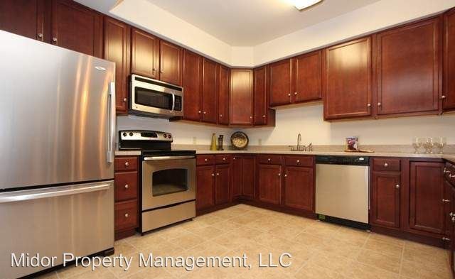 Building Photo - 3 br, 1.5 bath House - 1001 E River Dr