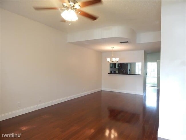 Building Photo - 2 br, 1.5 bath Townhome - SANIBEL