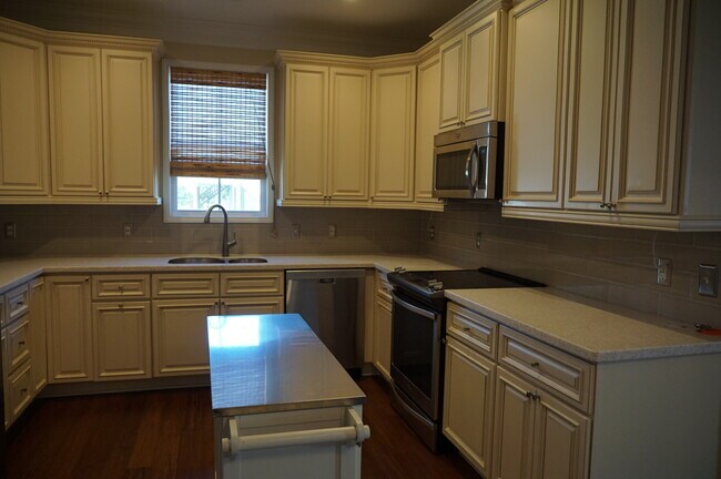 Building Photo - 316 NE 59th St