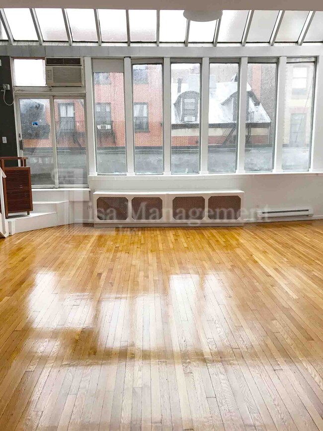 Building Photo - 144 Bleecker St