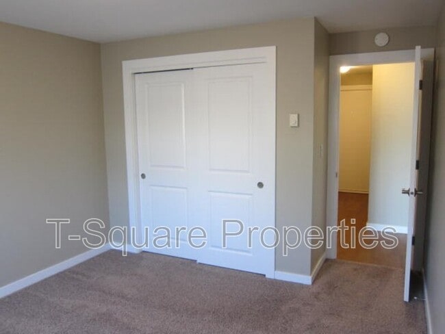 Building Photo - 325 5th Ave S