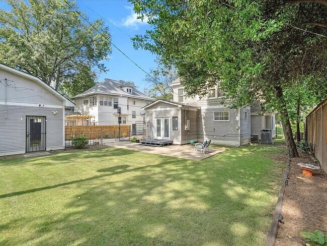 Foto del edificio - 1469 Carr Ave