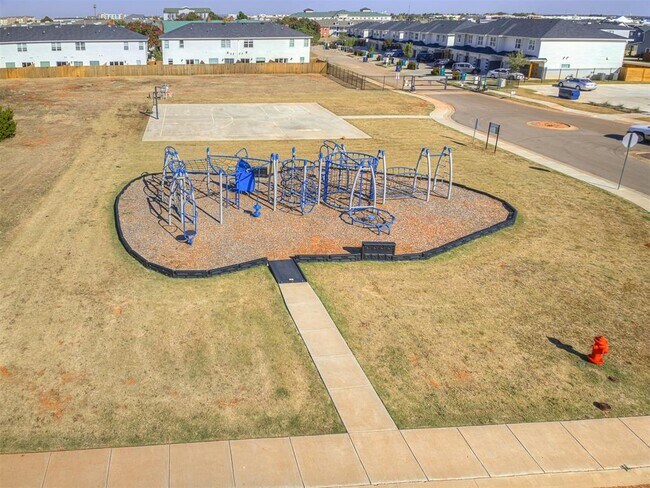 Building Photo - 2633 Crescent Ave