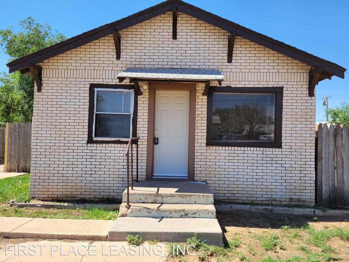 Primary Photo - 2 br, 1 bath House - 1303 E. 4th St.
