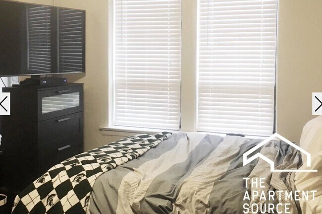 Building Photo - 3345 N Marshfield Ave