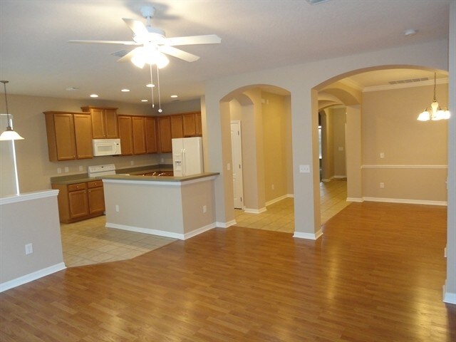 Building Photo - 30652 Palmerston Pl