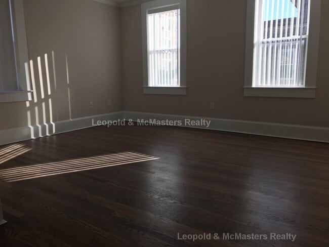 Building Photo - 20 Short St