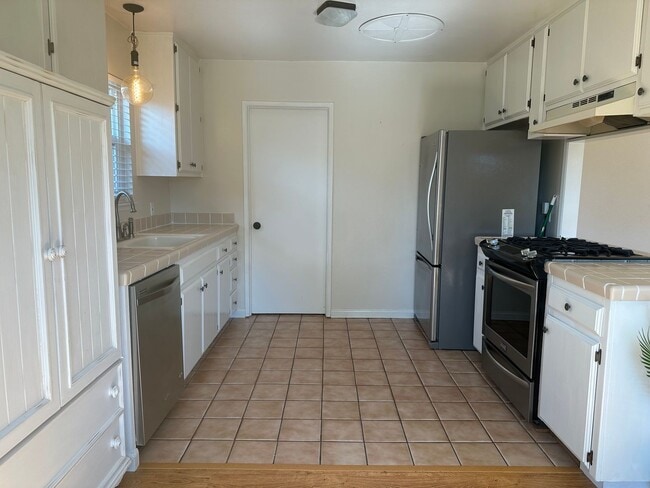 Building Photo - READY NOW! 3+1.5 City of Tehachapi - **SOL...