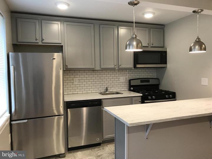 Foto principal - 5402 Midwood Ave