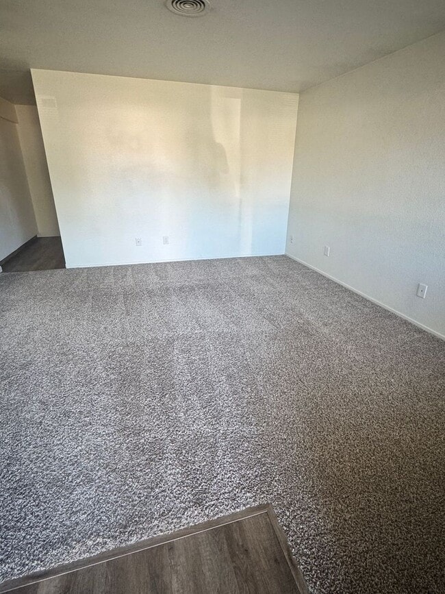 Foto del edificio - 2 Bedroom, 1 Bath with Garage near Hospital.