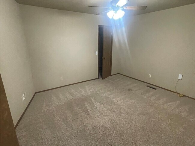 Foto del edificio - 1225 N Terrace Dr