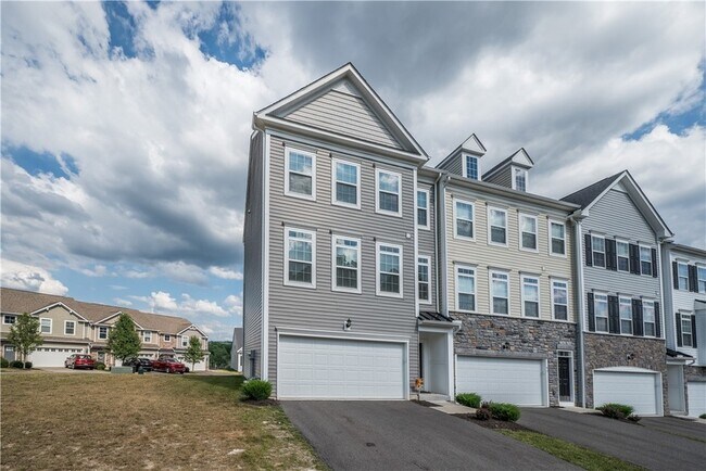 Building Photo - 45 Hawthorne DR