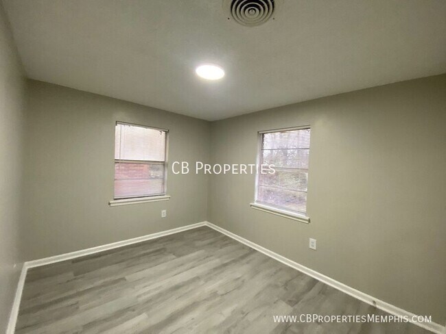 Building Photo - 1608 Oakwood St