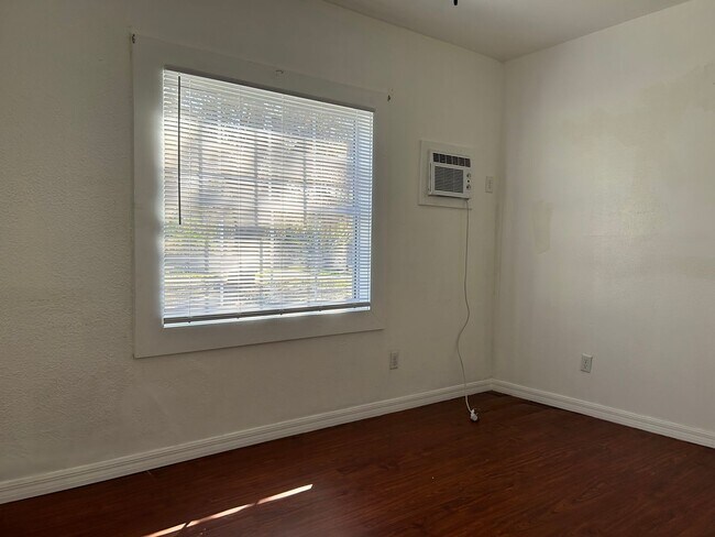 Foto del edificio - 417/419 Ave B NE