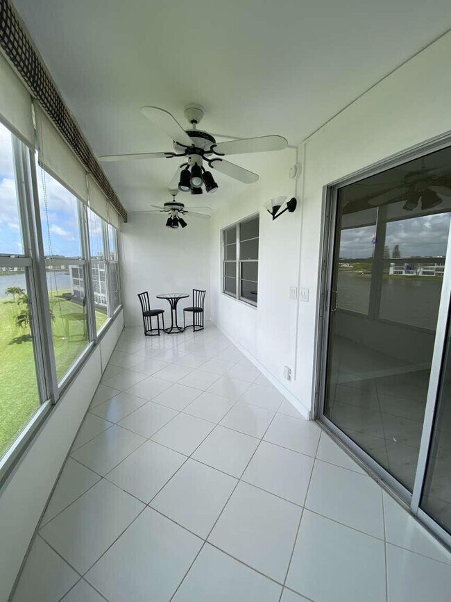 Foto del edificio - 4048 Exeter C