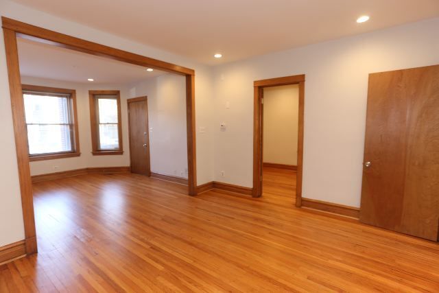 Dining room - 3541 N Claremont Ave