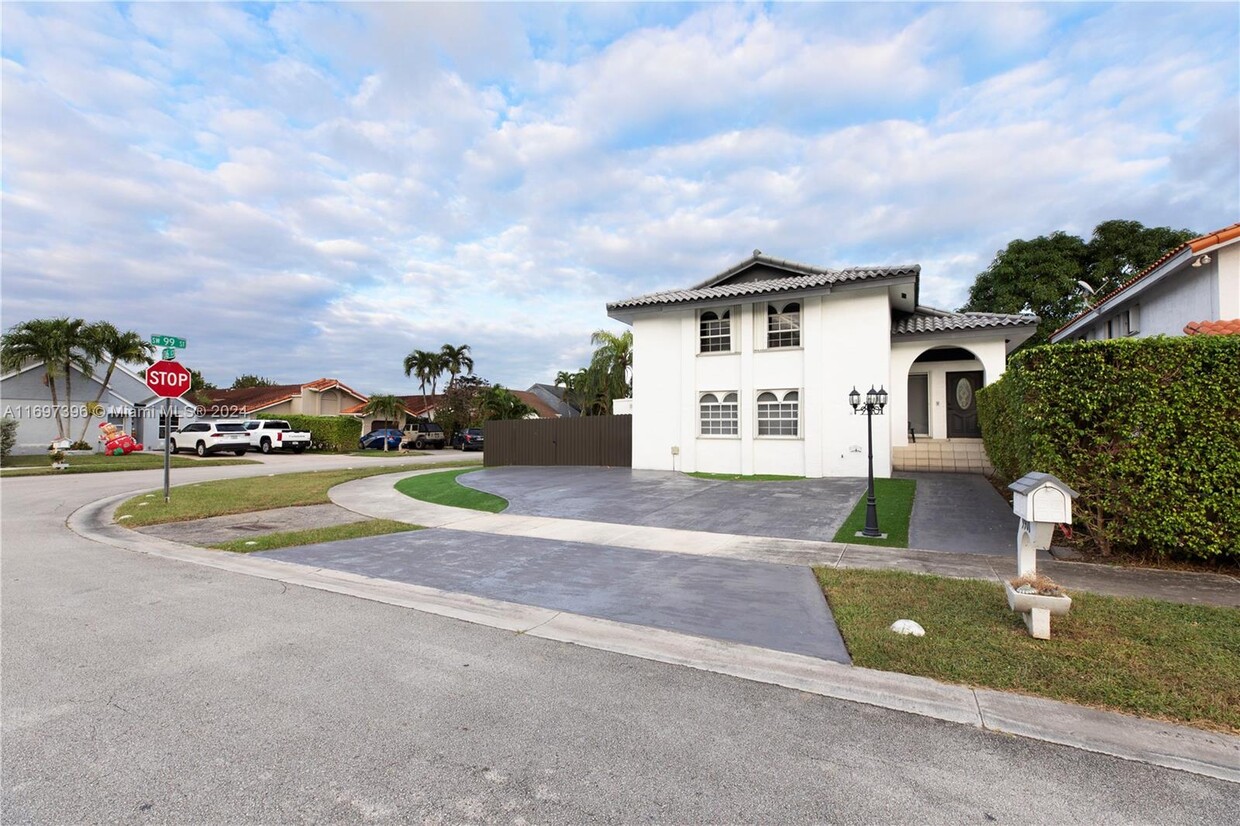 Foto principal - 9901 SW 136th Ct