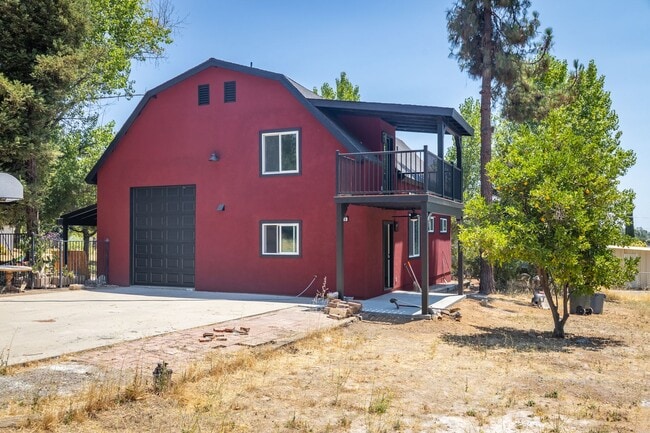 Building Photo - Beautiful 2 Bedroom Back House