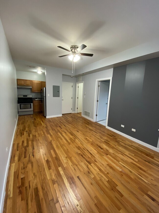 Foto del edificio - 7456 N Greenview Ave