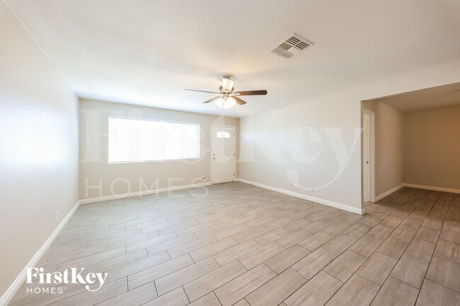 Foto del edificio - 13642 N 31st Dr