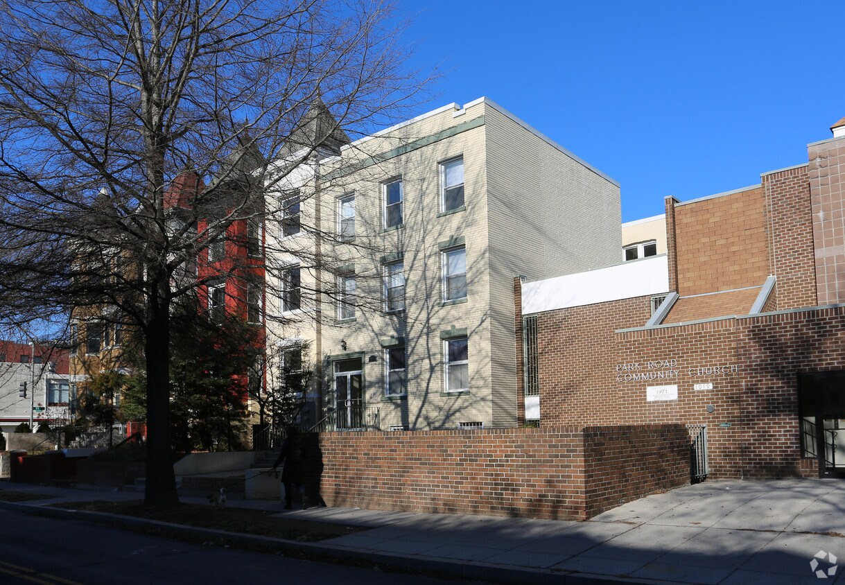 Building Photo - 1025 Park Rd NW