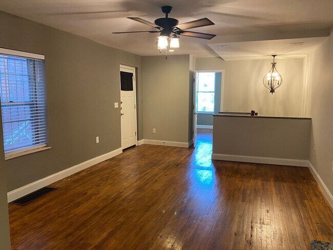 Foto del edificio - 1210 S Boyle Ave