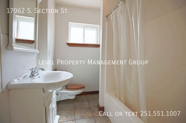 Foto del edificio - 17062 S Section St