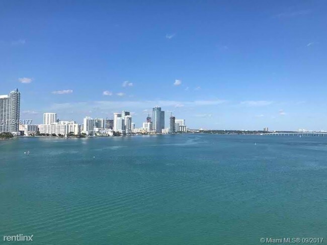 Foto del edificio - 801 N Venetian Dr