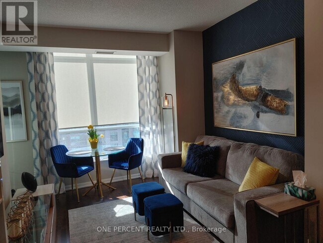 Building Photo - 215 Fort York Blvd