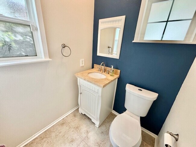 Foto del edificio - Oxnard | Seabreeze Gated Community | 3 Bedroom + 2.5 Bathroom | Corte Las Holas