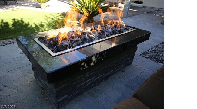 Foto del edificio - 244 Calvino Ave