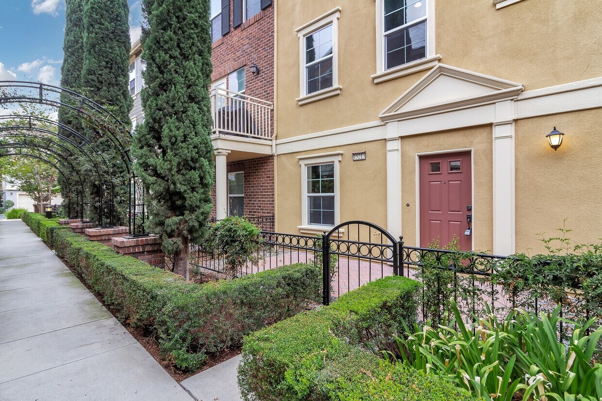 Primary Photo - Live in Luxury: Fully Upgraded 2 Bedroom P...