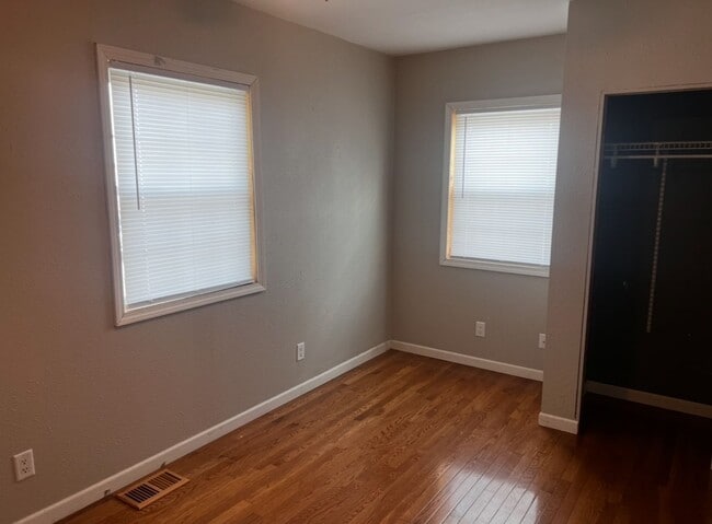 Building Photo - 4 Bedroom 2 Bathroom
