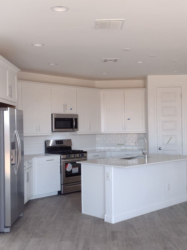 Foto del edificio - NEWER BUILD IN BEAUTIFUL GATED PHOENIX COMMUNITY!