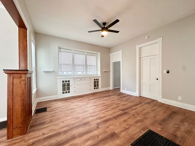 Foto del edificio - Charming 2 Bed / 1 Bath Home with Garage &...