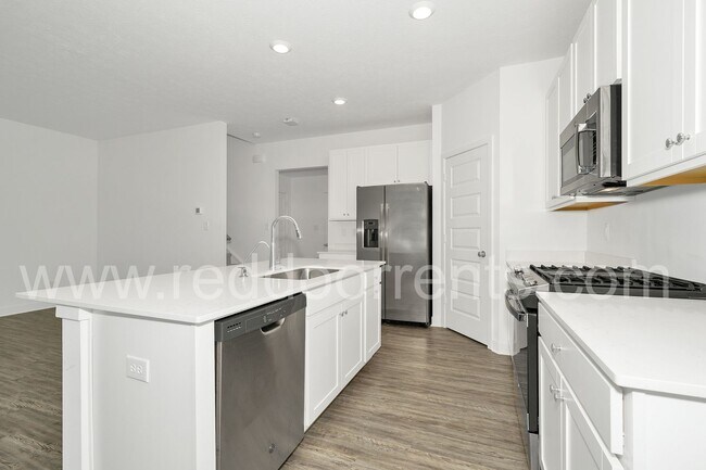 Foto del edificio - Bright & Modern 3-Bed Home in Noblesville — Close to Downtown Charm!