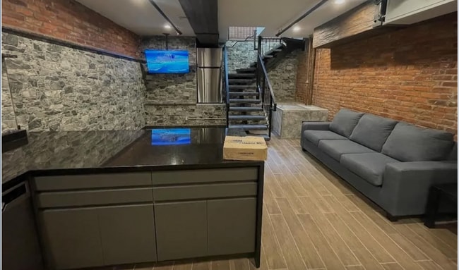 Building Photo - Comm Ave Luxury 1-Bedroom Loft