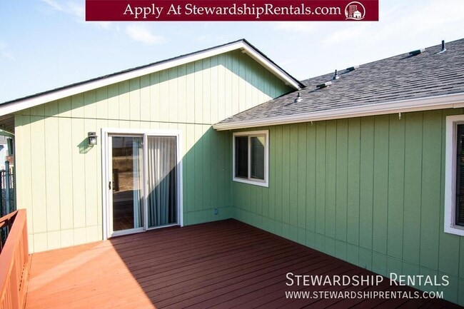 Building Photo - 5051 Forsythia St