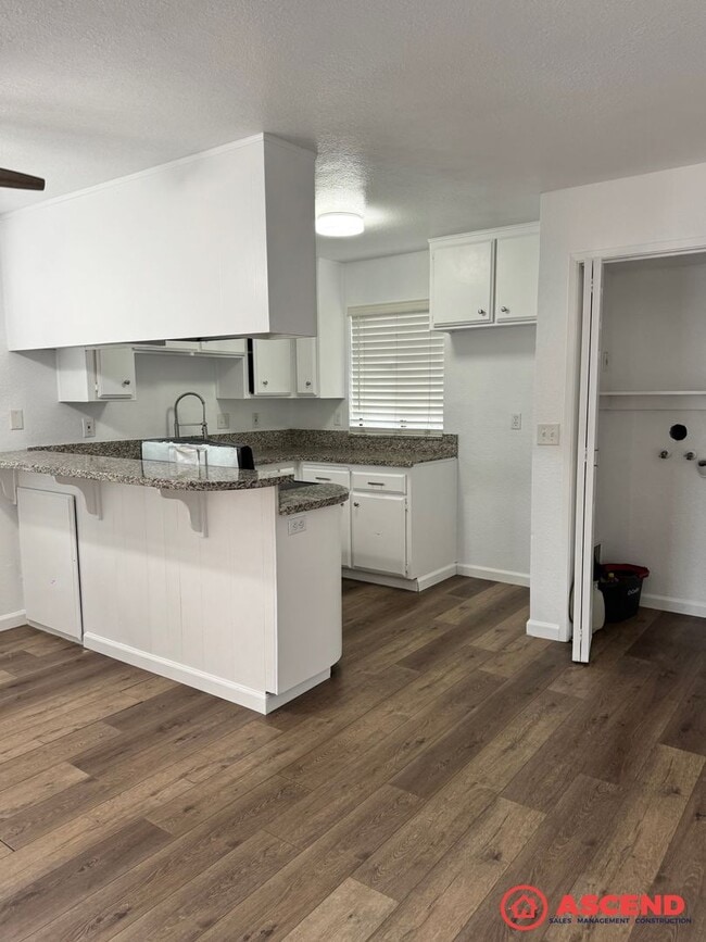 Building Photo - 1 Bedroom Apartment Off New Stine and Plan...