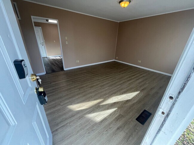 Foto del edificio - 1422 Honeybee Dr