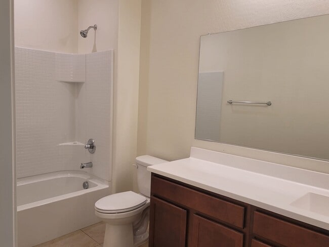 Guest Bathroom - 260 E Hawaii Dr