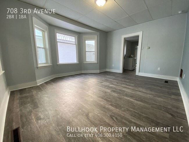 Building Photo - Updated 2 bedroom, 1 bath apartment