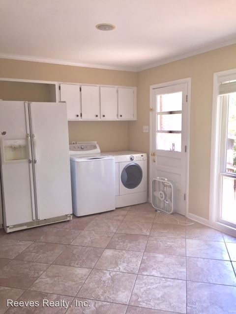 Building Photo - 966 Highpoint Dr E