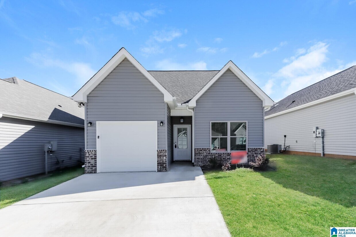 Primary Photo - 156 Park Dr N