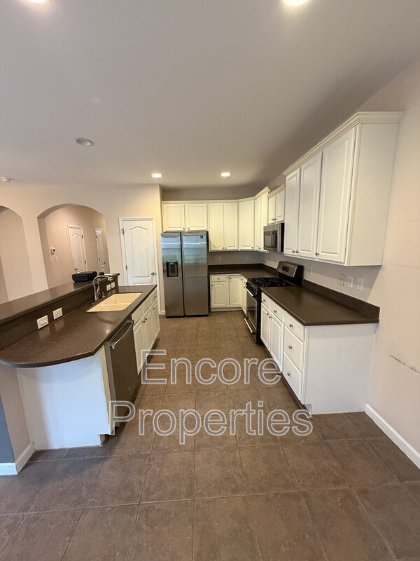 Building Photo - 6824 Middleboro Dr