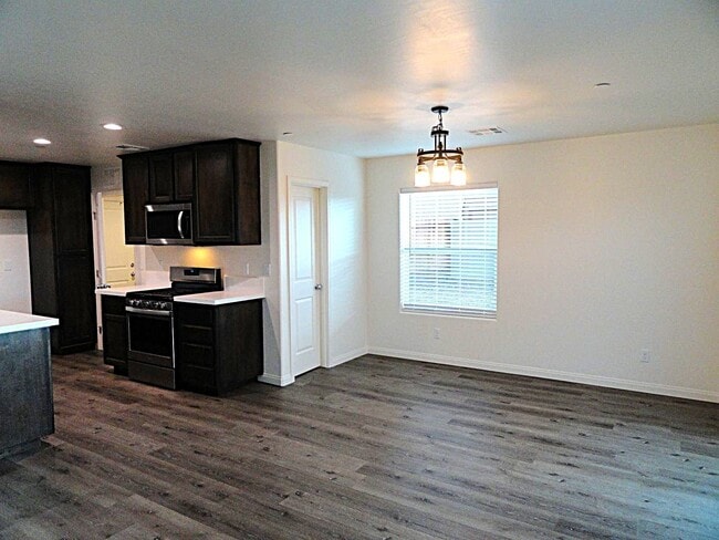 Building Photo - 450 Sherwood Pl